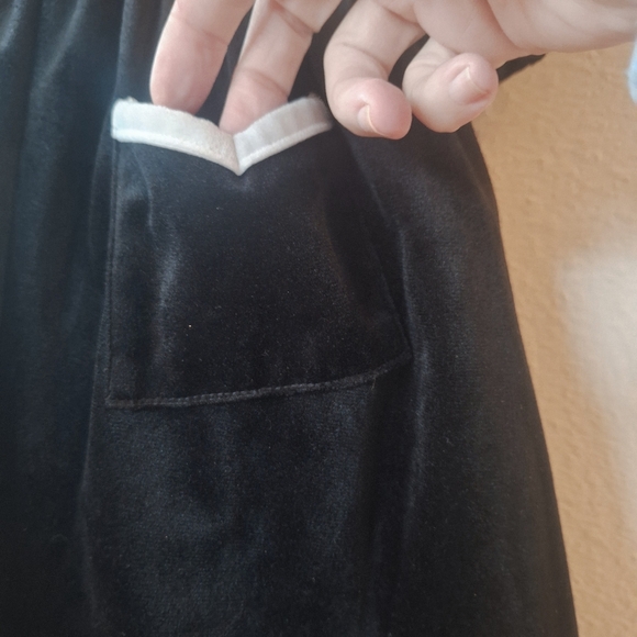 Only Little Once Boutique Handmade Black Velvet Holiday Poof Dress size 8 - Picture 4 of 7